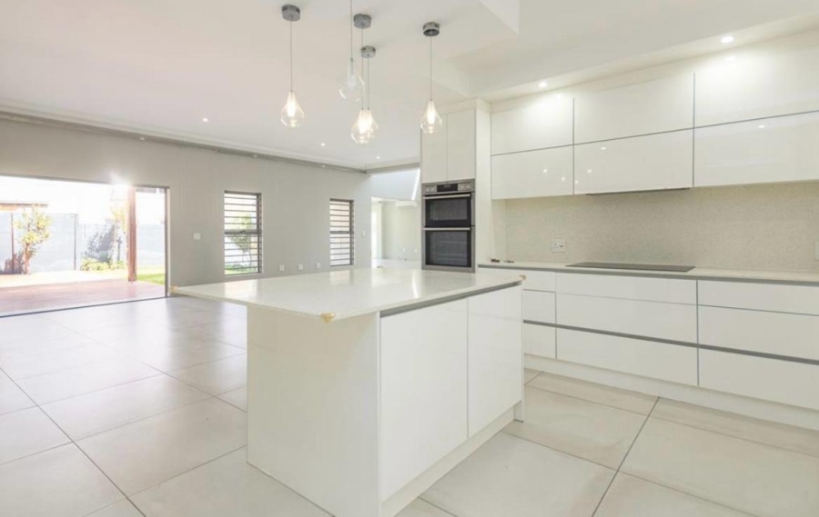 5 Bedroom Property for Sale in Sunset Beach Western Cape